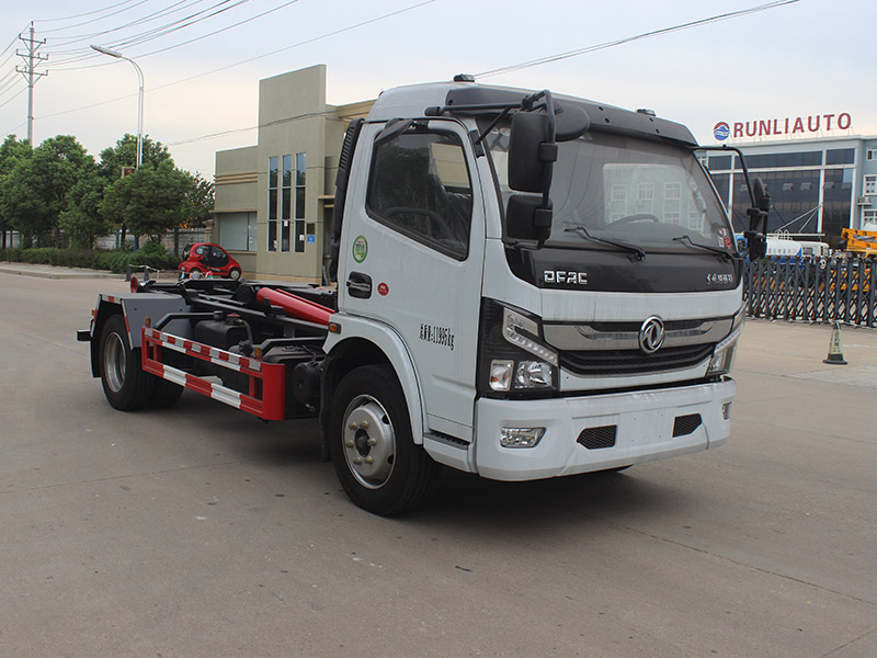 東風D7多利卡鉤臂車SCS5120ZXXEQ6車廂可卸式垃圾車