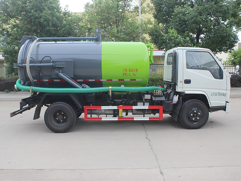 江鈴4方吸污車