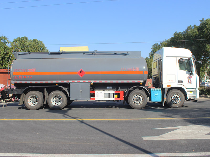 福田25立方SCS5321GRYBJ6易燃液體罐式運(yùn)輸車(chē)