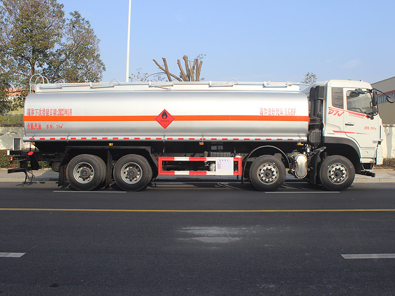 東風(fēng)專底25立方SCS5322GYYDFV6運(yùn)油車